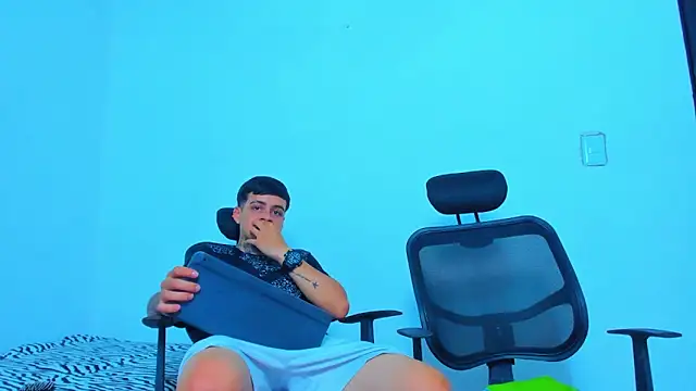 Онлайн чат XXX Thomas-Wil