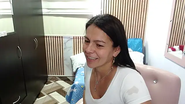camilavargas_ Adlı Modelin Canlı XXX Sohbeti