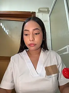 Онлайн чат XXX MiaCamille_