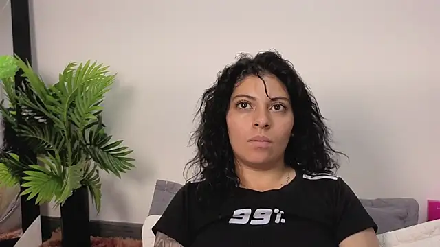 צ'אט XXX בשידור חי של Iam_Issaa