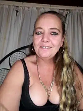 Kimmyb777 Adlı Modelin Canlı XXX Sohbeti