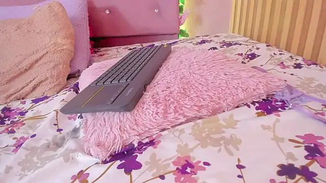 lovely__kiss__'s Live XXX Chat
