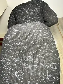 Hugemassivebootie Live XXX Chat