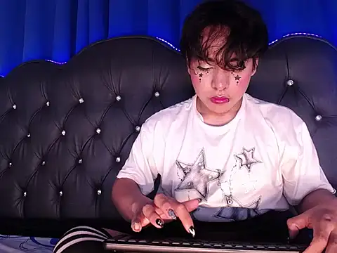 Tiff_Styless XXX чат на живо