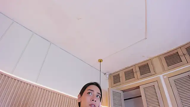 NahimiThompson's Live XXX Chat