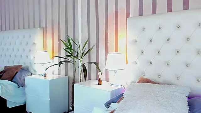 Mia-Stones Chat XXX live