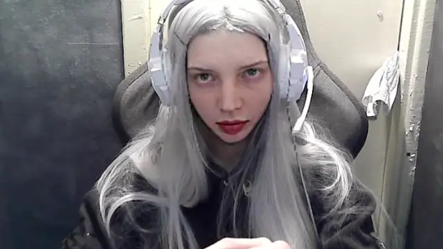 Crimson_Lady Adlı Modelin Canlı XXX Sohbeti