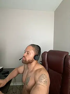 Fathero1time élő XXX-chatje