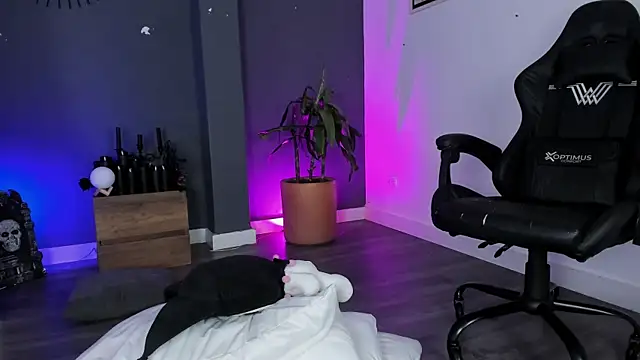 Raven_Witch_'s Live XXX Chat