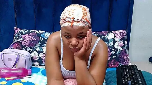 HotSmallTits' Live XXX Chat