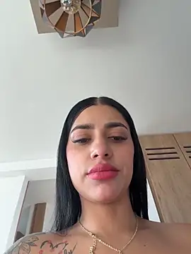 AlannaEvons' Live XXX Chat