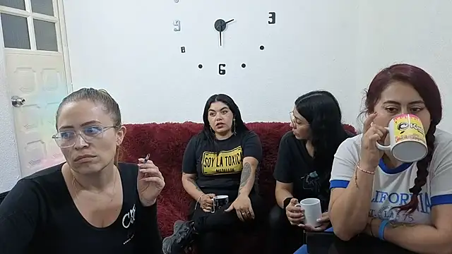 lesb_milf ওয়েবক্যাম শো