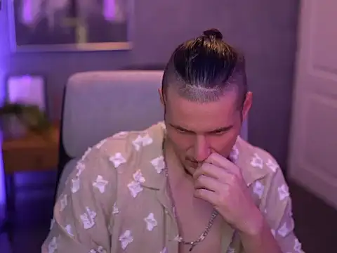 Alex_Wilde élő XXX-chatje