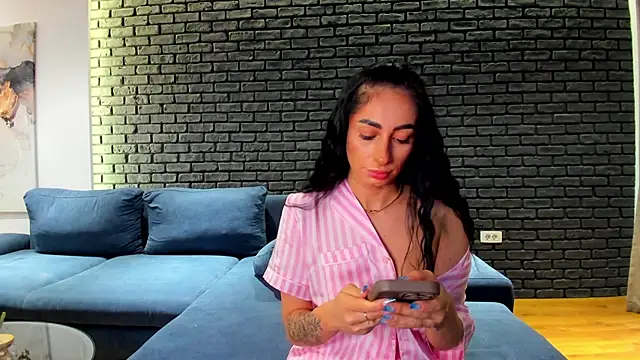 Chatroom XXX en direct de AvaLyynn