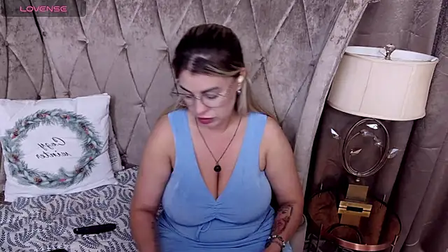 BustyGizelle's Live XXX Chat