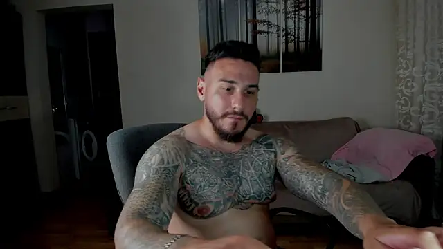 Gymdominus élő XXX-chatje