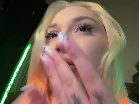 MCThroatGoat élő XXX-chatje