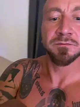 HotHotPursuit1 élő XXX-chatje