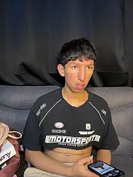 Noah-fire Chat XXX in diretta