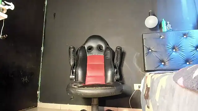 Chat +18 de FuckHardlove ao vivo