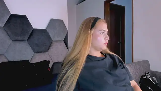 Chatroom XXX en direct de MikaelaStone