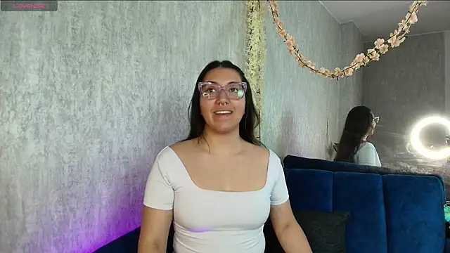 Emily_Roussee's Live XXX Chat