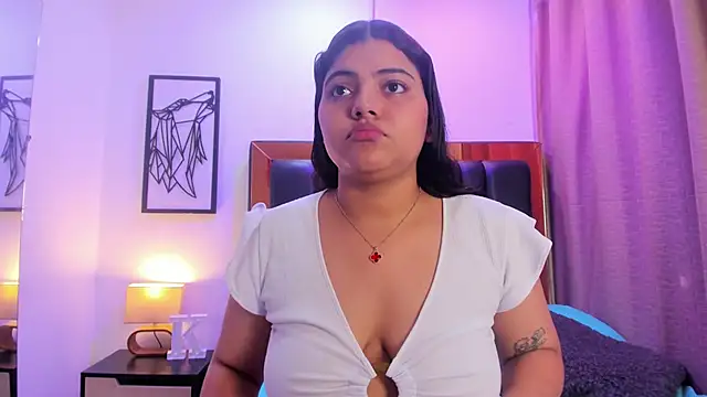 Chat +18 de Miaa_Rouss ao vivo