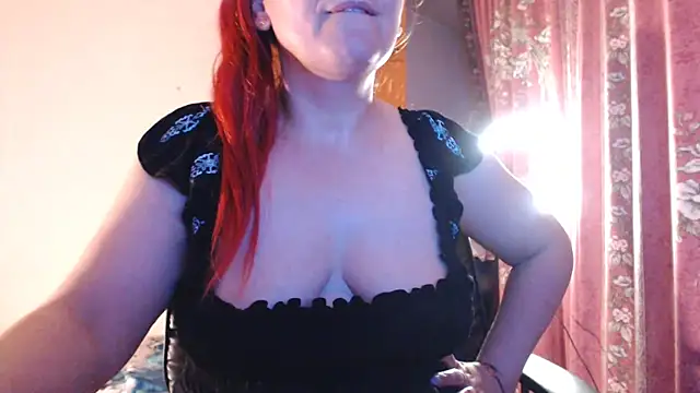 NymphoQueenn élő XXX-chatje