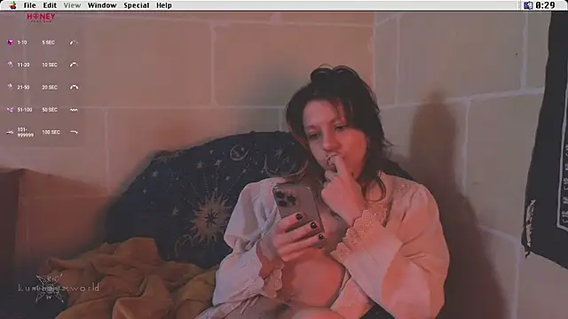 kuntboyzworld élő XXX-chatje