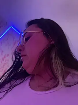 XXX chat uživo modela KaroVelvet