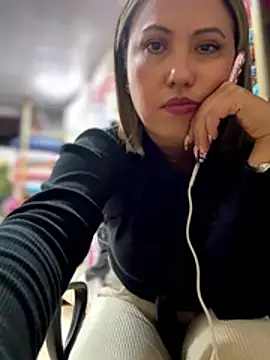 VIOLETA-25_ 现场XXX聊天