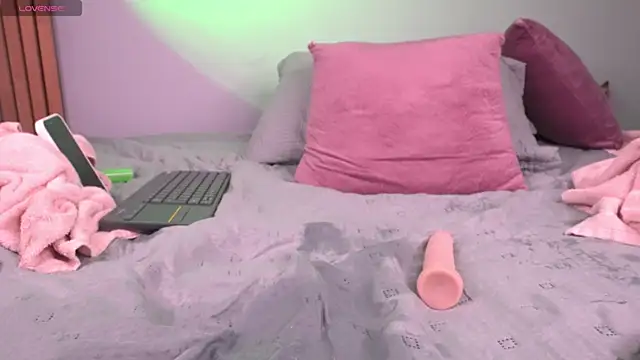 mia-reeves élő XXX-chatje
