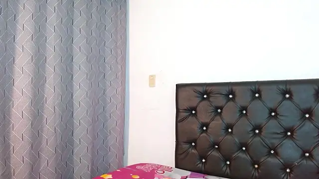Ameliejoness_ Chat XXX in diretta