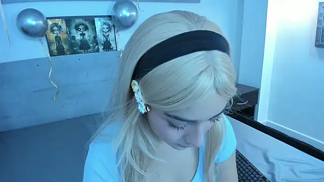 Nina-Mars élő XXX-chatje
