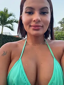 Irina_Velvett Adlı Modelin Canlı XXX Sohbeti