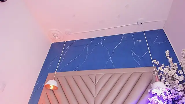 NaomiVelour élő XXX-chatje