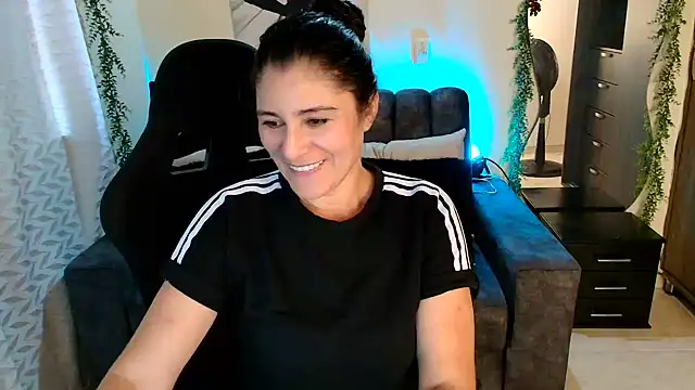 LUCYMILF_SEXY's Live XXX Chat