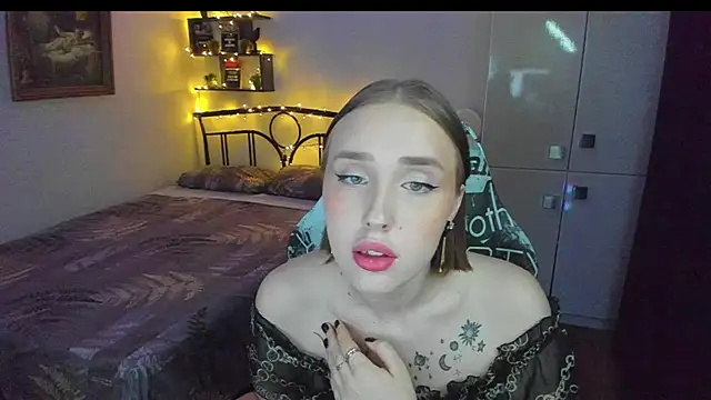 CrazyBitchInLace live XXX chat
