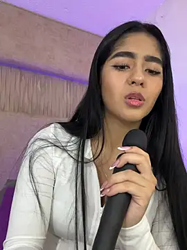 _kyraa_'s Live XXX Chat