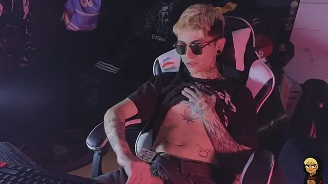 AcidMilo live XXX chat