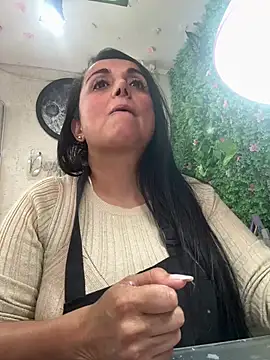 Chatroom XXX en direct de hotadhara01