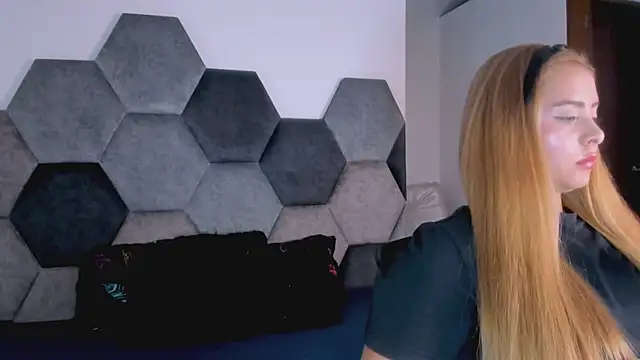 MikaelaStone's Live XXX Chat