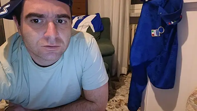 Živý XXX chat Calabriggia