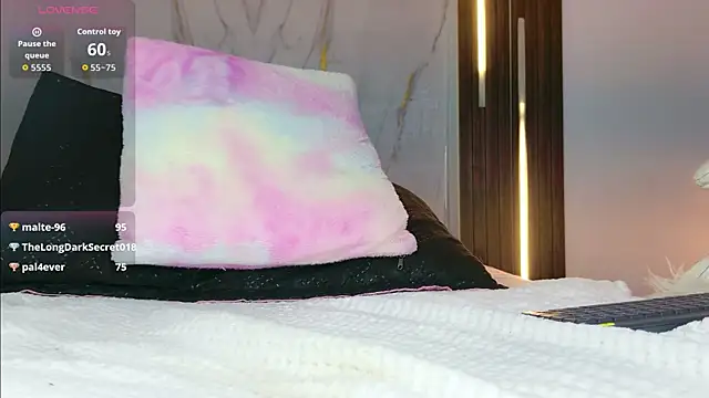Онлайн чат XXX mia_099