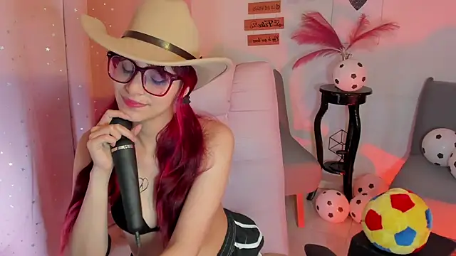 RedMeloddy's Live XXX Chat