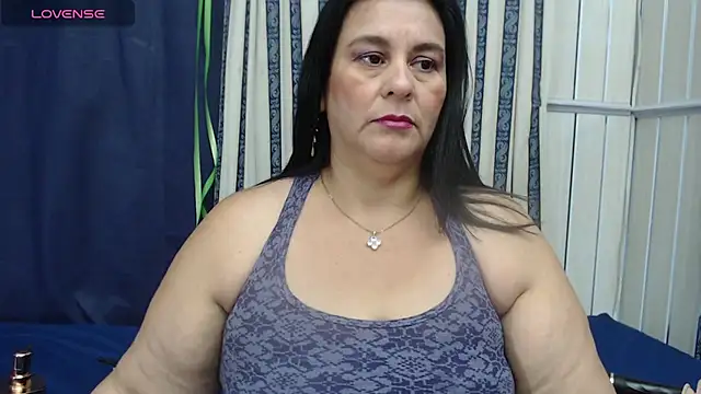 Sharlot_curvy Adlı Modelin Canlı XXX Sohbeti