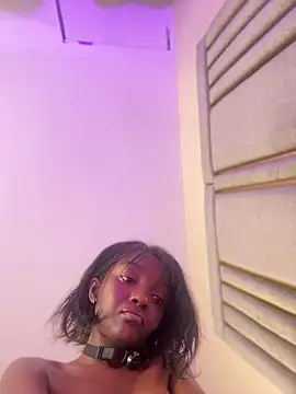 XXX chat uživo modela Keirahartz