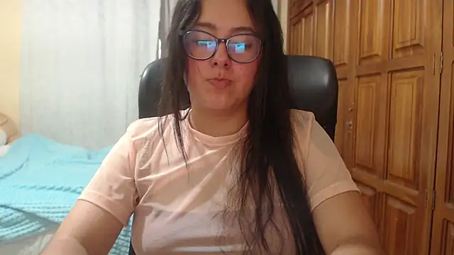 Venus_cat_ Adlı Modelin Canlı XXX Sohbeti
