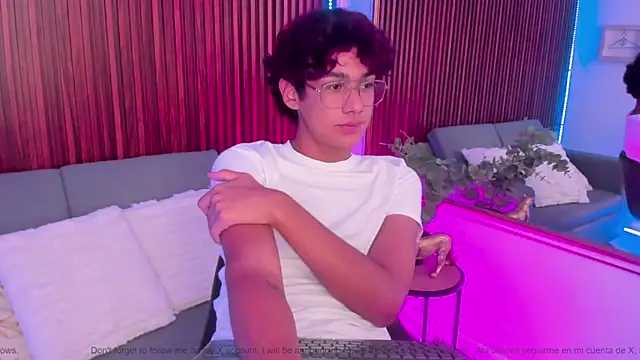 Chat XXX ao vivo de Oliver20__