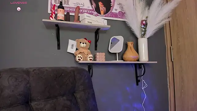 AriRobert_'s Live XXX Chat